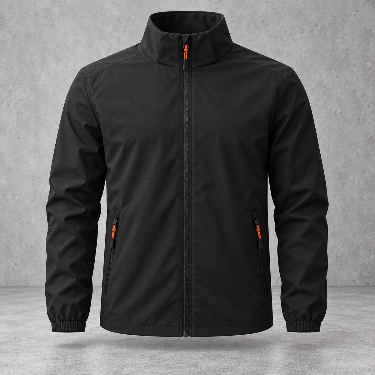 Manteau noir pour homme — vue avant sur fond béton