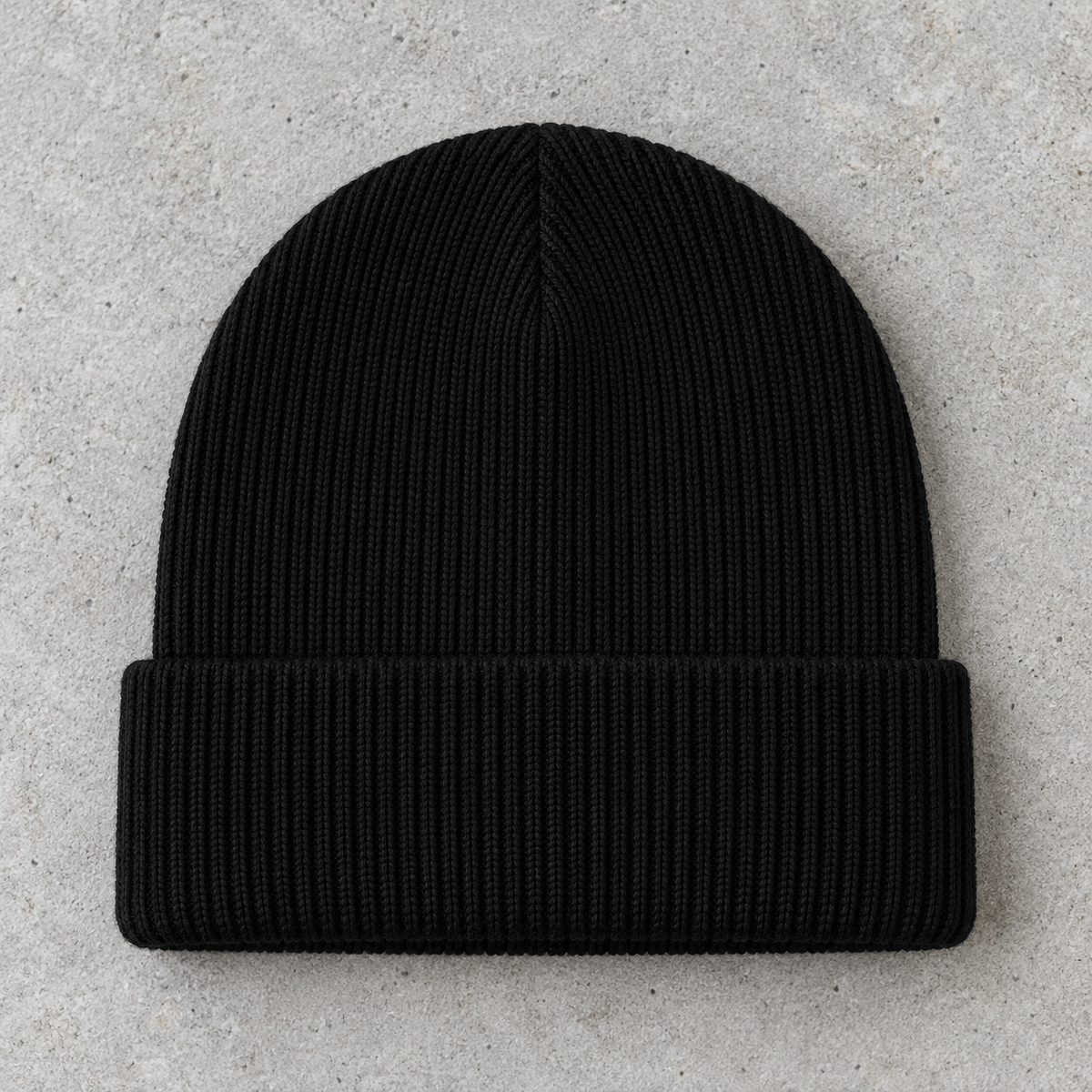 Tuque noir sur béton — vue avant, revers personnalisable